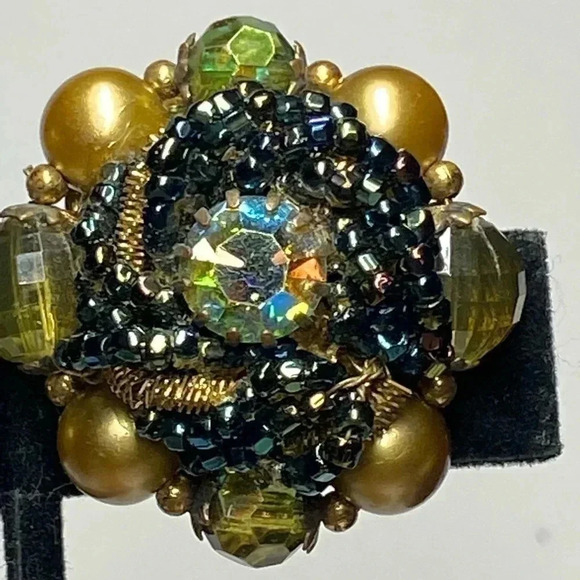 VINTAGE BEADED CLIP ON EARRINGS - Picture 9 of 9